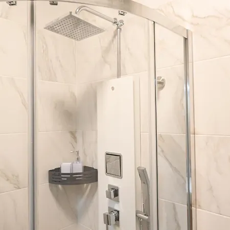 Quaint, Ground Floor 2 Bed 2 Bath At Little Oaks ペンブローク