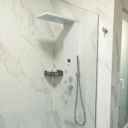 Quaint, Ground Floor 2 Bed 2 Bath At Little Oaks アパート ペンブローク