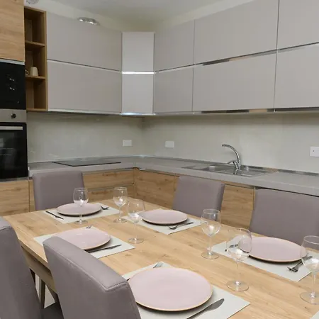 Quaint, Ground Floor 2 Bed 2 Bath - Close To St Julians Swieqi And Sliema *