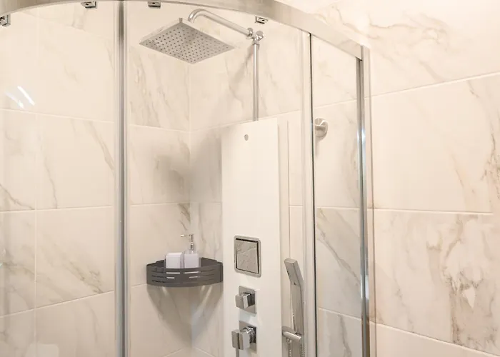 Quaint, Ground Floor 2 Bed 2 Bath At Little Oaks Pembroke