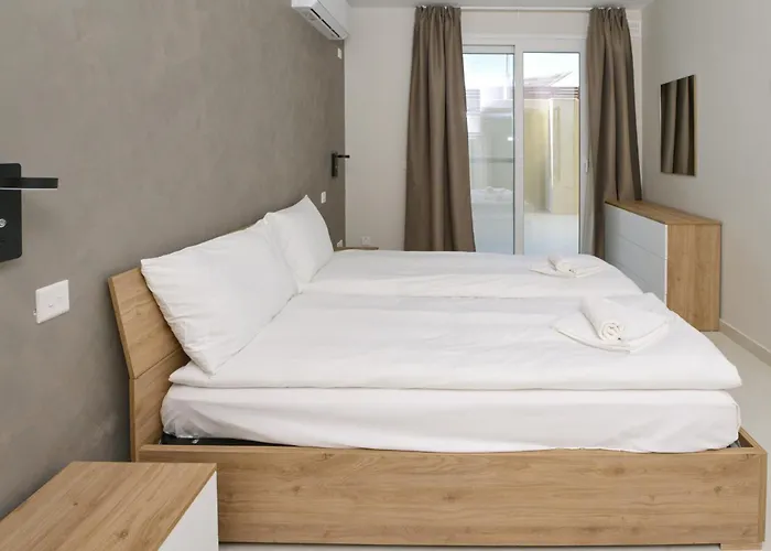 Quaint, Ground Floor 2 Bed 2 Bath At Little Oaks * Pembroke