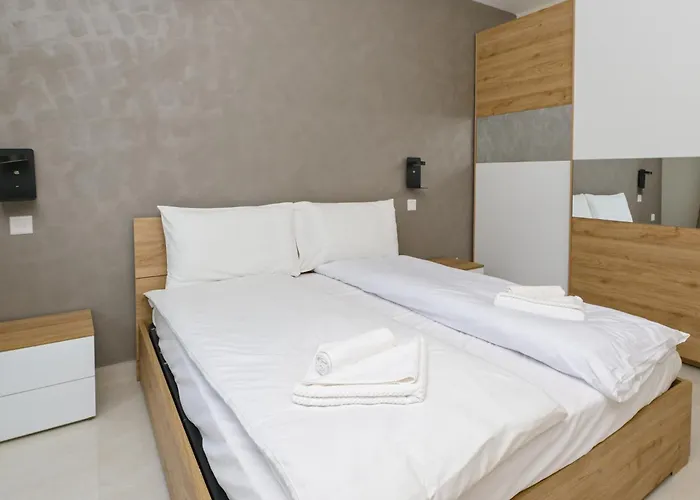 Quaint, Ground Floor 2 Bed 2 Bath At Little Oaks Appartamento